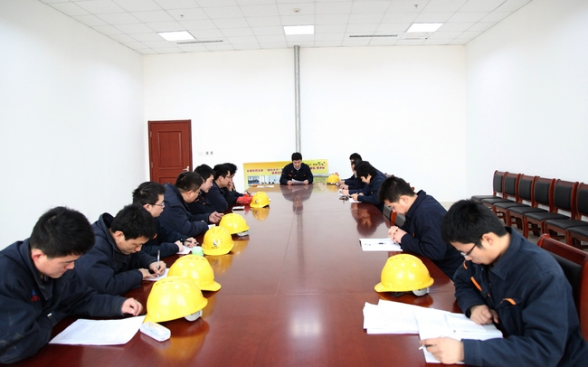 济矿民生热能大力推进新一轮解放思想大讨论活动纵向深入开展