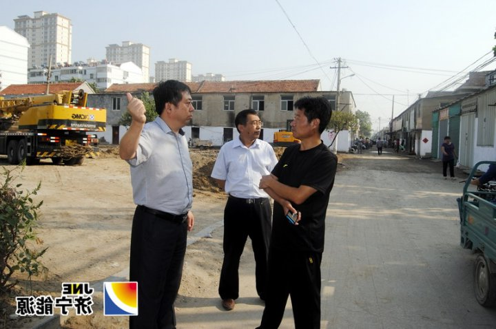 集团公司机关员工到小屯村参加义务劳动