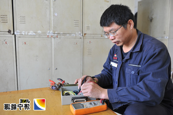 记鲁泰煤业公司首届职工职业技能大赛一等奖获得者鹿洼煤矿倪新