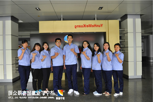 运河煤矿职工：穿上夏季新工装展示独特风景