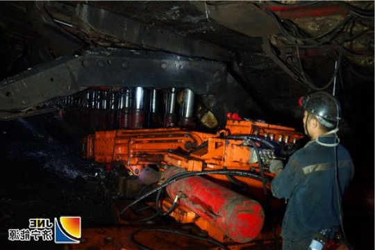 义桥煤矿6302工作面回撤用上了“机械手”