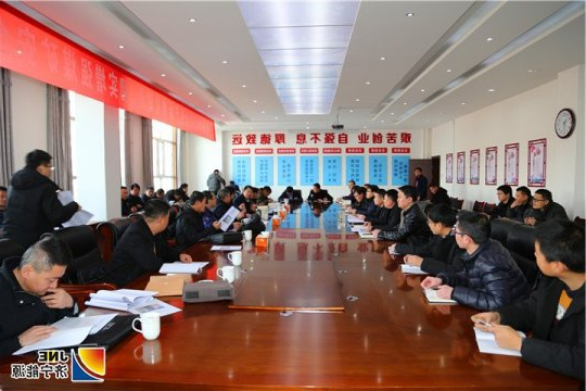 榆林市委副书记、市长李春临一行到朱家峁煤矿进行“安全生产大排查大整治”检查