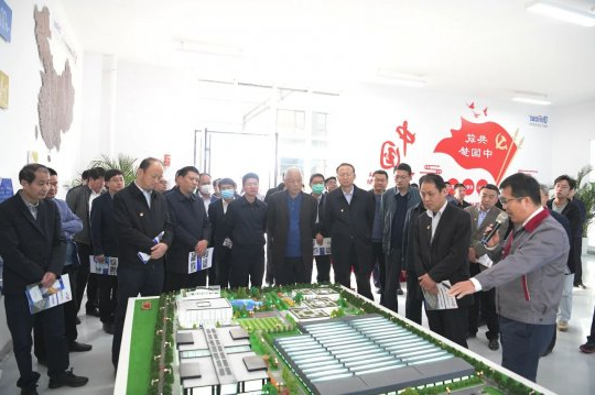 全市国资系统观摩团走进集团公司精密制造产业园、东方世纪大厦观摩指导