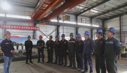 朱家峁煤矿“微党课进车间”