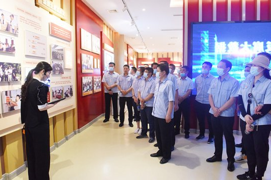 霄云煤矿到兖州区纪委廉政教育基地接受警示教育