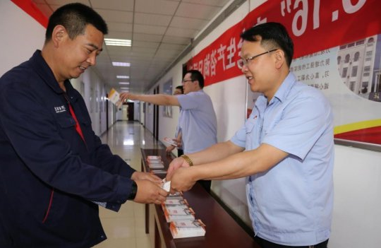 朱家峁煤矿开展“6•16”安全生产宣传咨询日活动