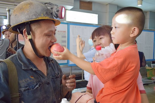 运河煤矿：井口“探亲”暖人心  亲情守望促安全