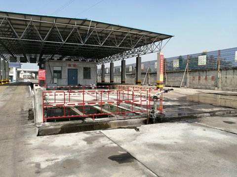 安居煤矿：煤质运销科自制警示栅栏保安全