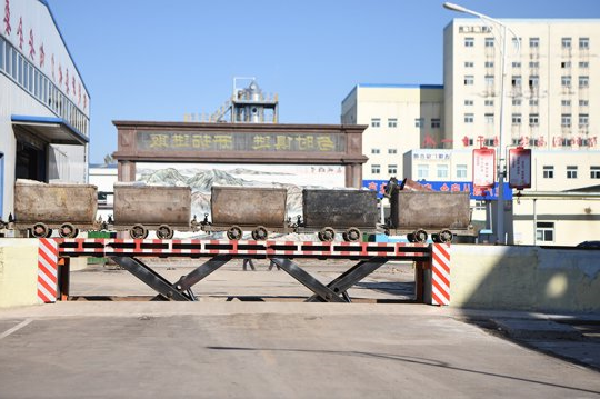 金桥煤矿：自动轨道升降机投入使用