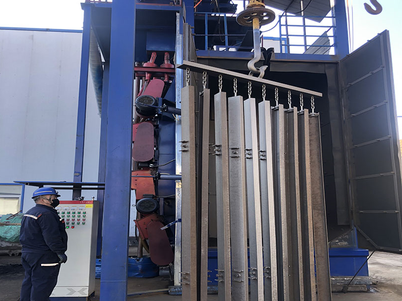 2021年11月18日朱家峁煤矿机修厂自主设计吊装横梁  促工作效率持续提升（张小光摄）.jpg