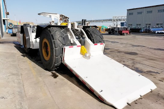 朱家峁煤矿：铲板式搬运车助推企业机械化水平再提升