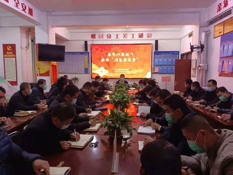 运河煤矿开展“宪法进区队”普法活动