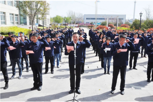 花园煤矿：举行“打造千亿级集团 我来担当我来干”集体宣誓暨签字仪式