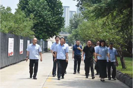 王崇景到港航建设公司调研指导主城区加油加气站工程进度