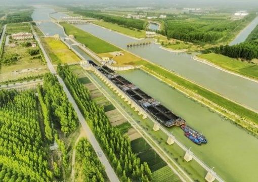 12.8万公里航道中的济宁港建贡献