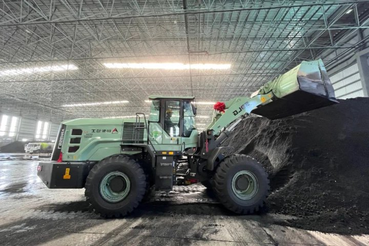 太平港装载机铲斗“小改造”创效10万元