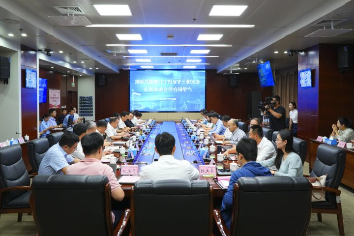 北京博士专家济宁行暨现代港航产学研合作交流座谈会在济宁能源召开