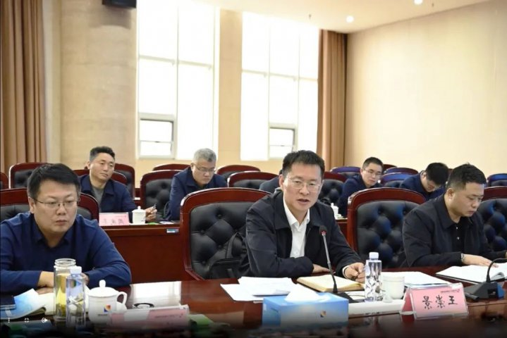 济宁能源组织召开煤矿企业标准化对标学习现场会暨11月份安全办公会议