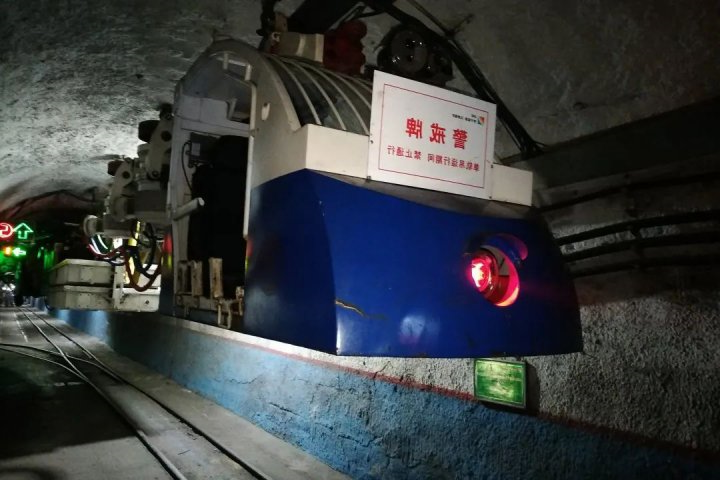 聚焦提升运输安全“大会战”，义桥煤矿单轨吊安全高效运行侧记