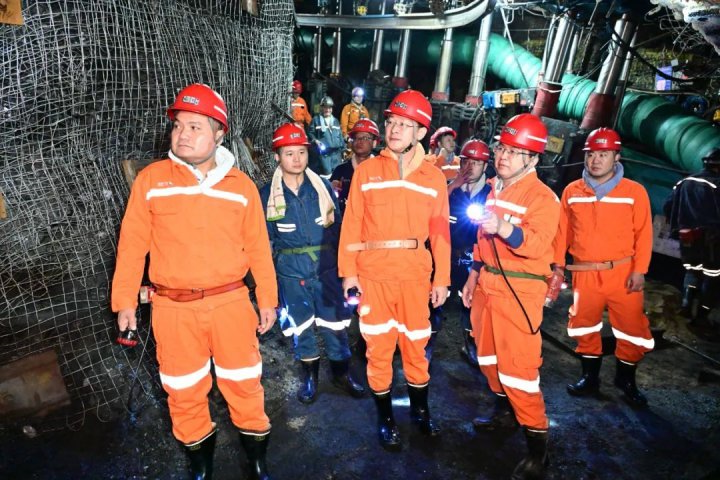 王崇景“四不两直”到金桥煤矿检查指导