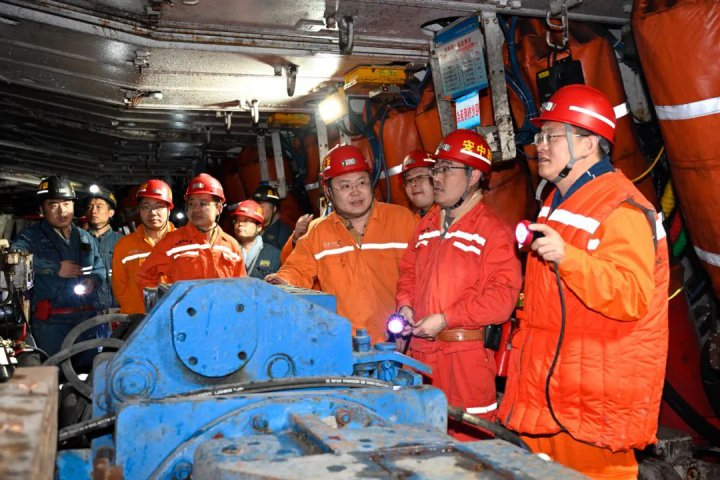 王崇景到朱家峁煤矿调研指导工作