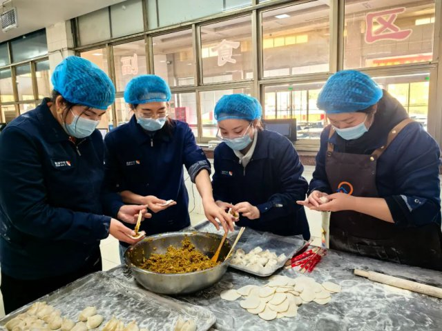 花园煤矿：女职工巧手包水饺 传递冬日温暖