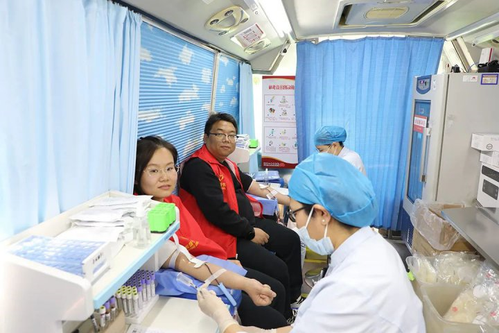 红心映热血，财务管理公司青年五四添暖——献血车“生命接力”