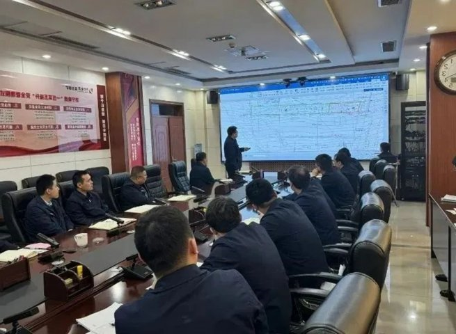 霄云煤矿创新 “三类人” 协同管理模式，激活正规循环 “新引擎”