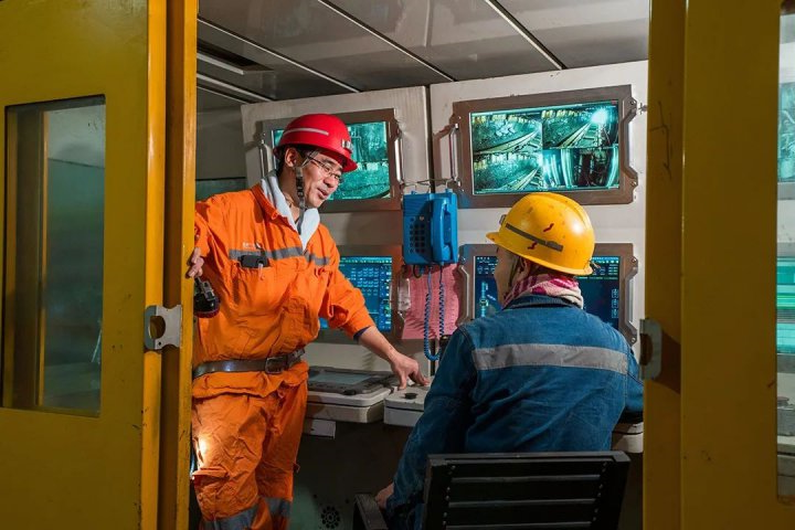 煤海深处，匠心点亮“智造”之光